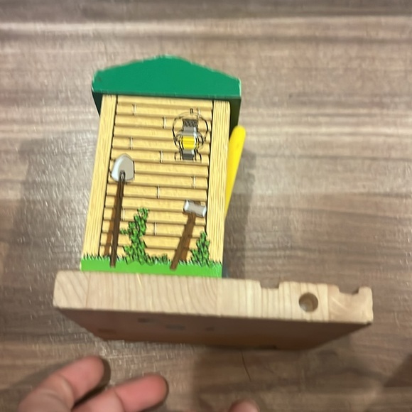 Thomas the Tank Engine Wooden Conductor Shed #5 Guilane 2001 Train Track Toll - Picture 4 of 5